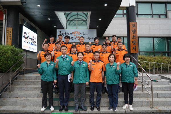 고양소방서를 찾은 고양시의회 김운남 의장과 의원들.