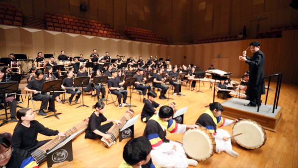 고양학생 1000인 음악회 열띤 무대. 신모듬(작곡 박범훈) 3악장.