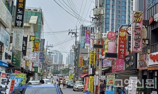 1980년대부터 유흥업소가 밀집됐던 성사동 상업지역.