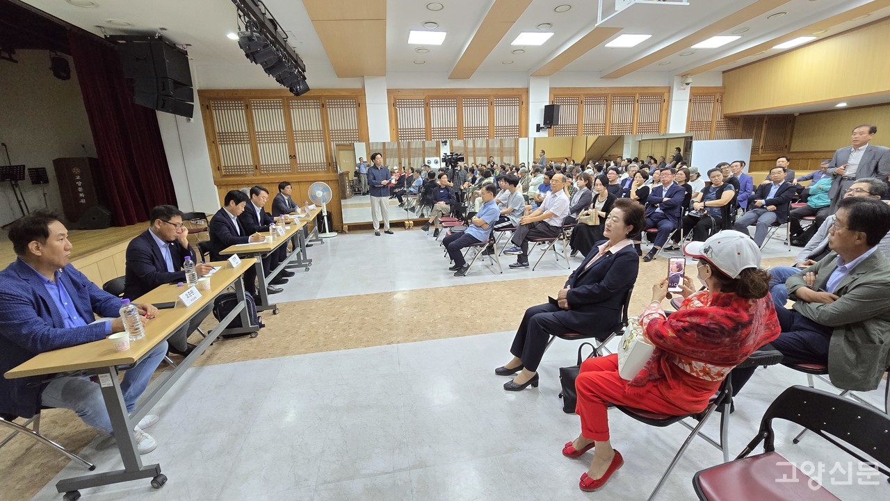 이날 고양포럼은 시민들이 K-컬처밸리사업에서 가지는 궁금증에 대해 책임 있는 답변을 하고 듣는 자리이기도 했다.