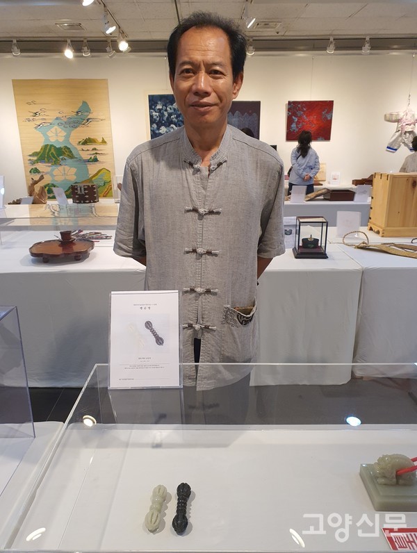 맹순영 전승자의 '흑옥 백옥 금강저'