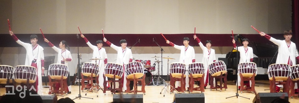 아리아난타(국악전통난타팀)는 전국장애인청소년예술제 최우수상을 비롯해 2019년부터 이미 6번의 수상이력을 자랑한다. 이들은 타고난 음악적 재능을 통해 사람들에게 희망과 영감을 전하며 그들의 열정으로 세상을 밝게 만들겠다고 한다.