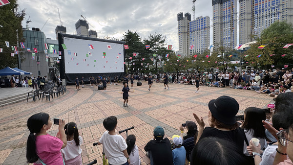 어린이 줄넘기가 진행되고 있다.