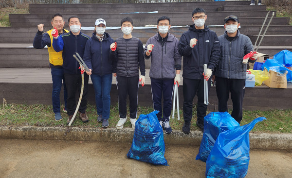 지구 환경과 지역환경에도 관심이 크다. 하천정화활동도 정기적으로 하는 이동균 부장. 