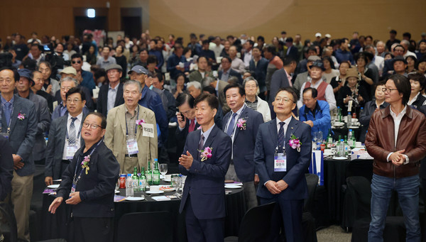 700여명의 동문들이 자리에 함께 하며 100주년을 축하했다. 