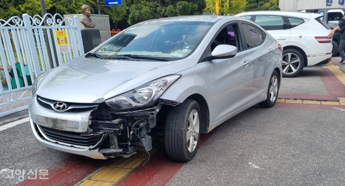 신속한 경찰관의 안내에 따라 버스와 추돌한 승용차는  고양경찰서 주차장에 정차했다. 