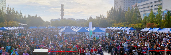 맑은 가을 하늘 아래 시작된 첫 째날. 많은 인파가 막걸리축제를 즐겼다. 