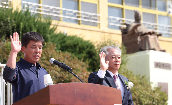 대표선서가 이어지고 있다.