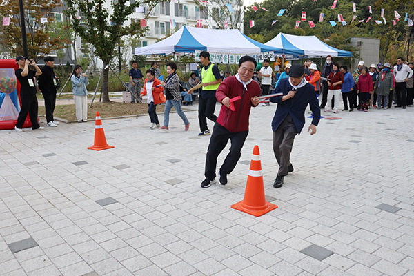 싸릿말 마을 운동회 [사진제공 = 고양시지축종합사회복지관]