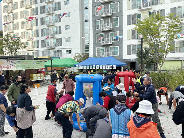 싸릿말 마을 운동회 이모저모 [사진제공 = 고양시지축종합사회복지관]