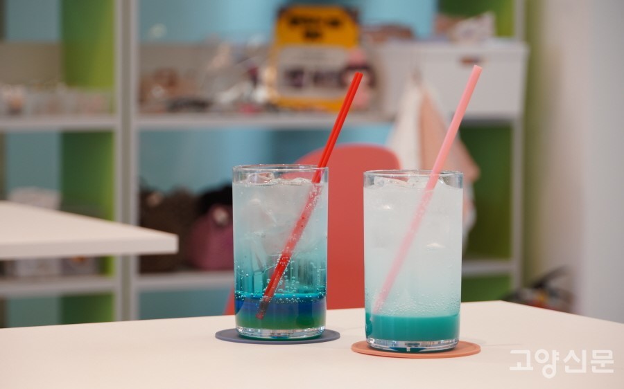 시그니처 음료인 하늘에이드(왼쪽)과 구름에이드. 