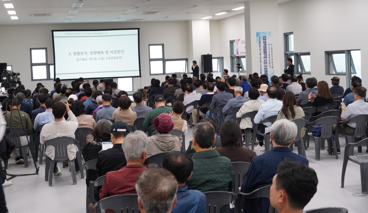고양시는 15일 일산동구 백석업무빌딩에서 경기경제자유구역 고양JDS지구 추가지정을 위한 전략환경영향평가서 초안 주민설명회를 개최했다. 