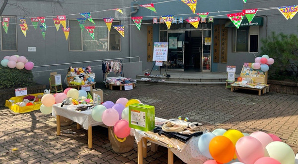 사랑숲어린이집과 숲속에어린이집이 함께 한 바자회. [사진제공=굿네이버스 경기2사업본부]