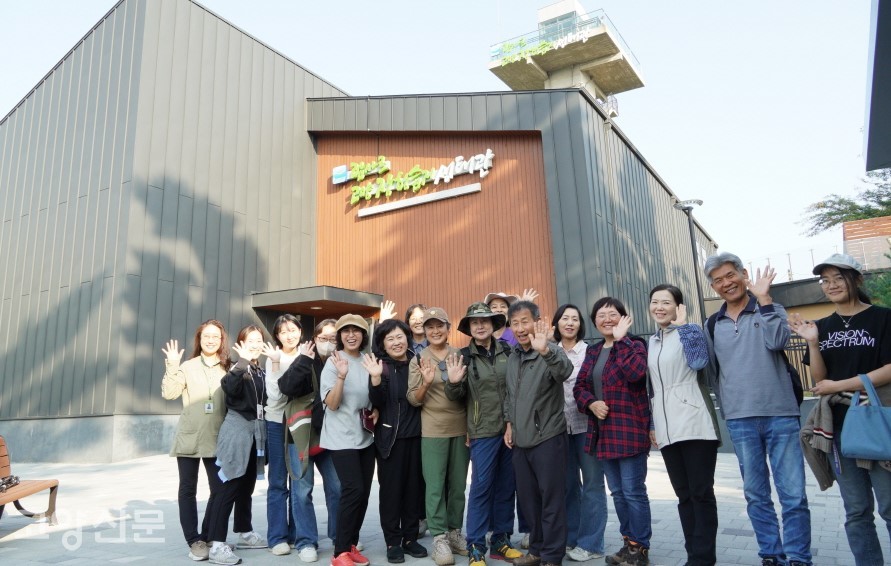 즐거운 탐방을 마무리한 시범운영 프로그램 참가자들. 