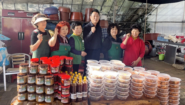 취약계층 60가구를 위해 반찬 나눔봉사를 한 고양동 새마을부녀회.