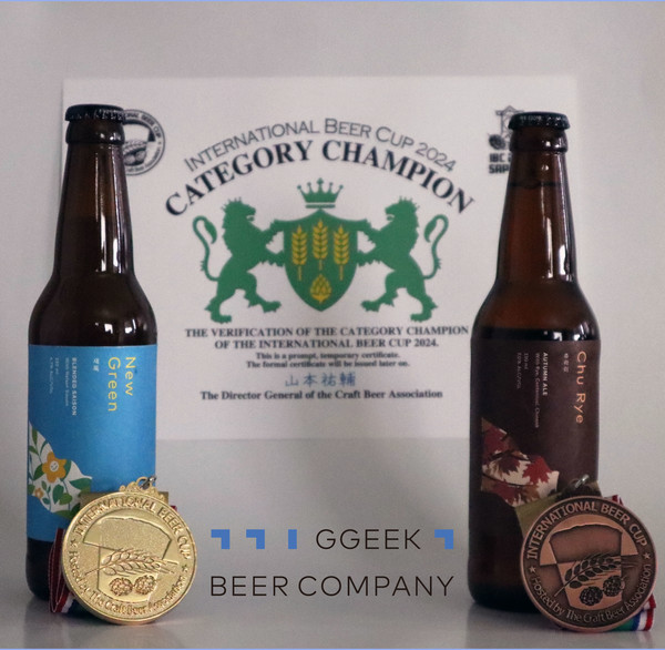   금메달을 수상한 끽비어컴퍼니의 새록(New Green)과 동메달을 수상한 츄라이(Chu Rye).