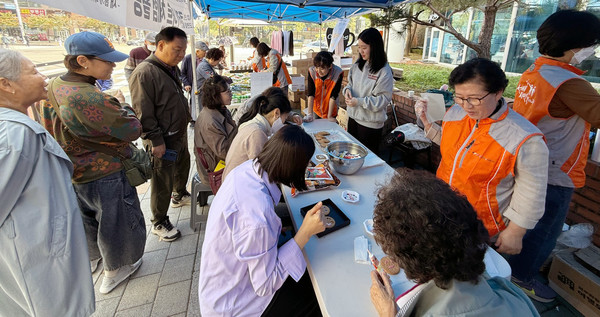 선배시민 이벤트가 진행되고 있다.