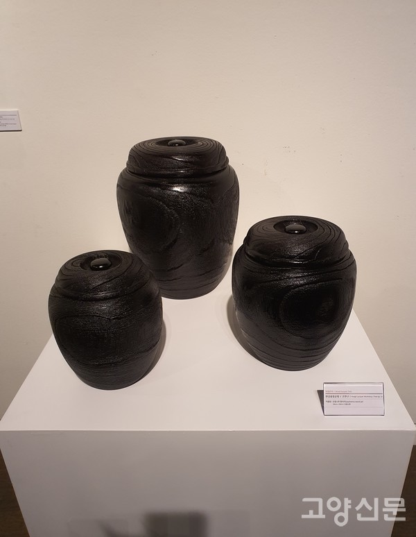 목칠분야 특색있는 오동나무 항아리작품