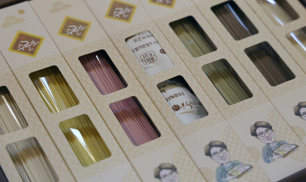 진성웰푸드의 수랏간 국수 세트.