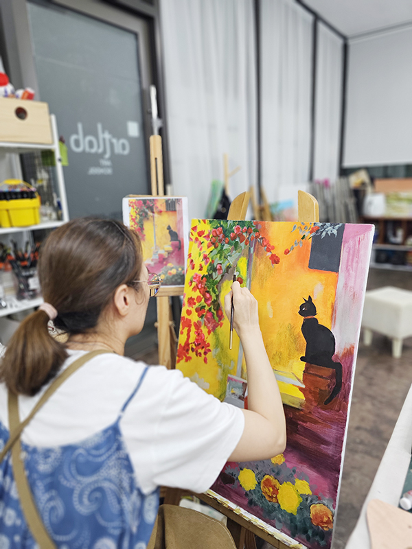 홍지니씨는 도시의 풍경을 담아 내는 어반스케치를 하며 세계여행을 하는 꿈을 가지고 있다. 