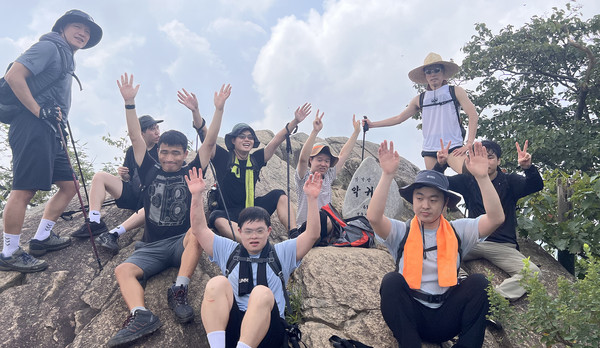 고양시재활스포츠센터의 '2024 발달장애인 등산&캠핑 교실'이 성황리에 마무리됐다