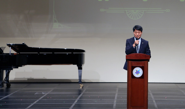 김창규 고양실버인력뱅크 센터장이 대회사를 하고 있다.