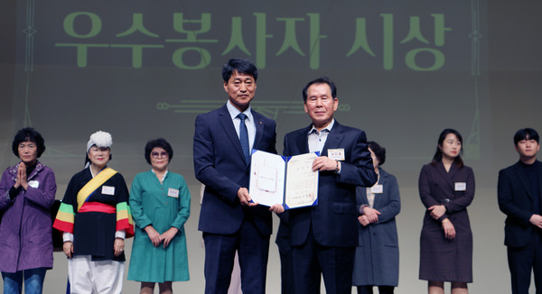 우수봉사자 시장상 수상.