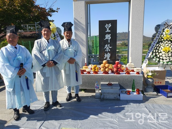 이규림 군수, 박병진 면장, 이은우 부회장(앞부터).