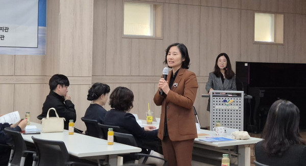 문촌9종합사회복지관 김신실 관장이 4개 기관을 대표해 인사말을 하고 있다.