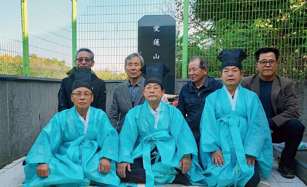 애련산신제에 함께한 마을 관계자들.