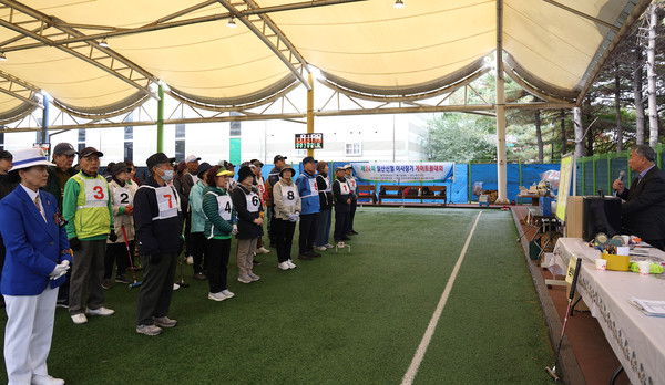 임은택 일산신협 이사장이 격려사를 하고 있다.