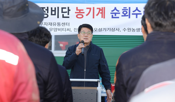 심은보 송포농협 조합장도 함께한 기술자들과 관계자들에게 고마움을 전하고 있다.