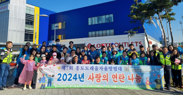 흥도동은 자율방범대 주관의 ‘사랑의 연탄 나눔’을 진행했다.