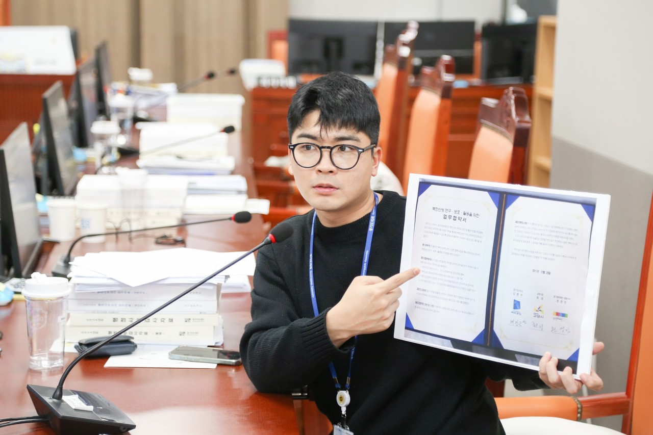 정동혁 도의원은 지난 12일 열린 ‘2024년 경기문화재단 행정사무감사’에서 북한산성의 유네스코 세계유산 등재 관련 사업에 대한 경기문화재단의 비협조적인 태도를 지적했다. [사진제공=경기도의회]