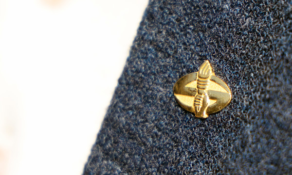 왼쪽 가슴에 달린 한국농촌지도자연합회 배지. 그에게 자부심이고 책임감이다.