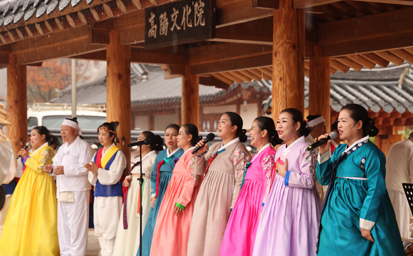 우리가락 예술단의 공연. 