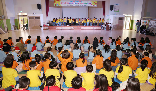 학생들의 축하공연도 일산한마당에서 이어졌다.