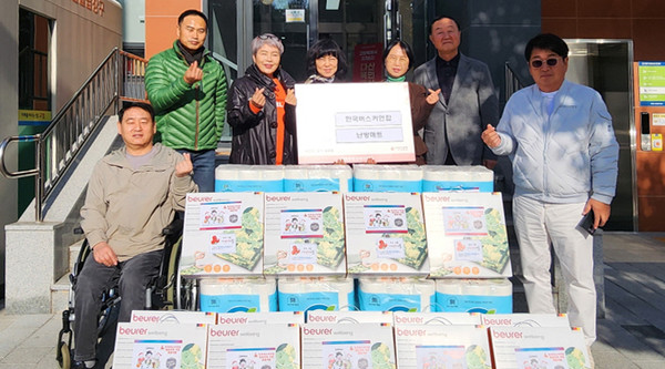 한국버스커연합에서 어려운 이웃을 위해 사용해달라며 난방 매트를 전달했다고 전했다. 