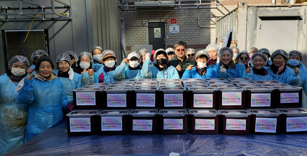  일산3동 통장협의회가 지역 내 소외계층을 위해 ‘후곡사랑 김장김치 함께 나누기’를 진행했다.