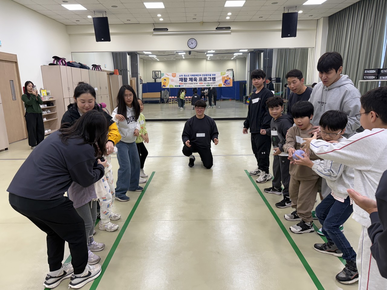 고양시재활스포츠센터가 장애아동을 대상으로 진행한 재활운동 프로그램 모습. [사진제공=고양시재활스포츠센터]