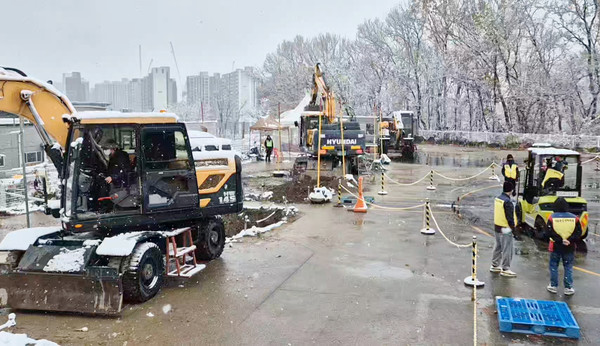 교육을 받고 있는 조합원들.