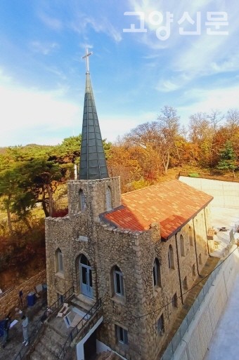 70년 세월 동안 지축동 언덕을 지키고 있는 신도제일교회 구성전 건물. 