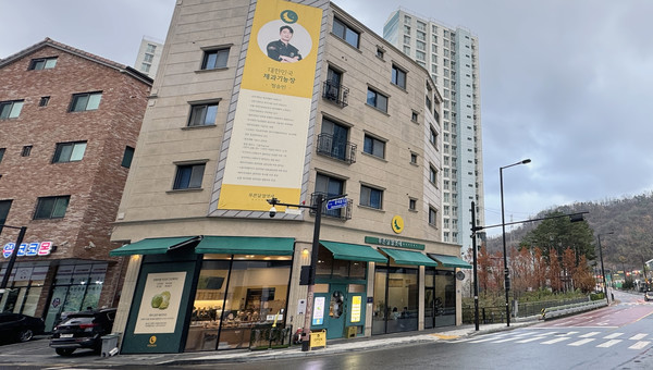 덕양구 향동동 주택가에 자리한 푸른달열엿새 베이커리. 맛있는 커피와 빵이 가득한 멋진 공간이다.