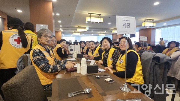 2024년 정기총회에 참석한 화전적십자봉사회 회원들