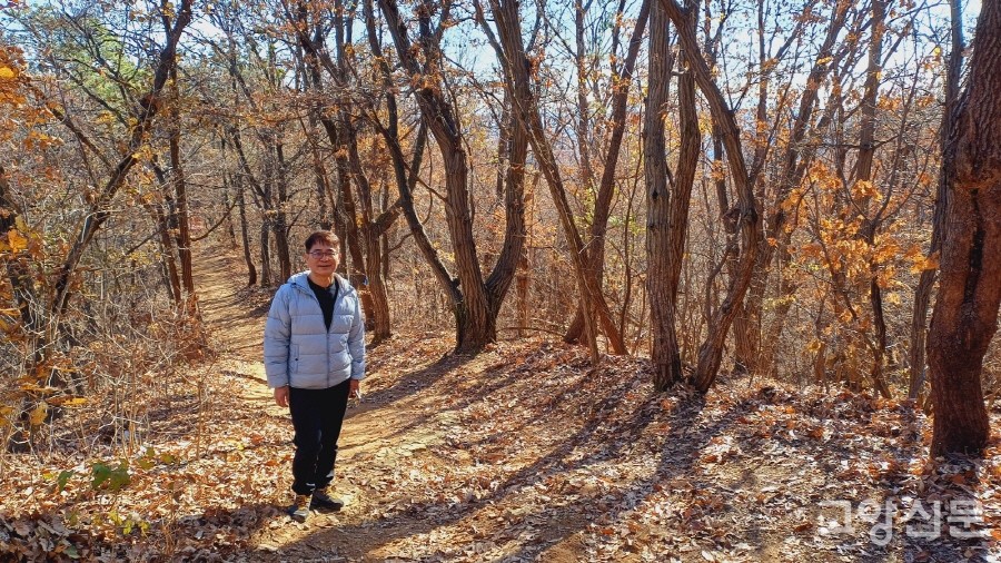 대덕산 정상부 등산로 개방에 앞장선 홍종희 대덕동 주민자치회장.
