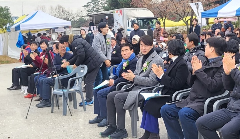 ‘고양시 소상공인의 날’ 축제 개막식. [사진제공 = 고양시 소상공인연합회]