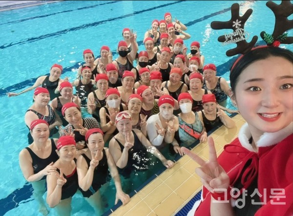 허윤주 강사가 작년 크리스마스 때 산타복장으로 크리스마스 이벤트 수업을 했고, 이번 크리스마스에도 할 계획이다.