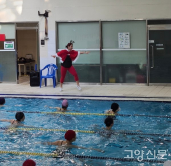허윤주 강사가 작년 크리스마스 때 산타복장으로 크리스마스 이벤트 수업을 했고, 이번 크리스마스에도 할 계획이다.