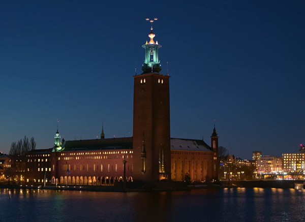 노벨상 시상식 후 저녁 만찬과 연회 행사가 진행된 스웨덴 스톡홀름 시청사 야경. [이철규 특파원]