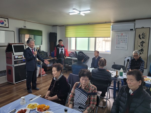  장도영 지회장이 인사말을 하고 있다.